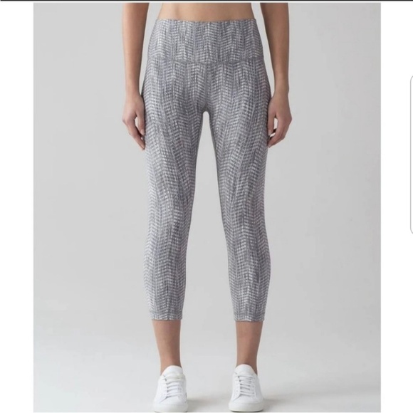 NWOT Lululemon Wunder Under Gray Patterned High-Rise Crop Leggings Size 6 - Picture 1 of 7